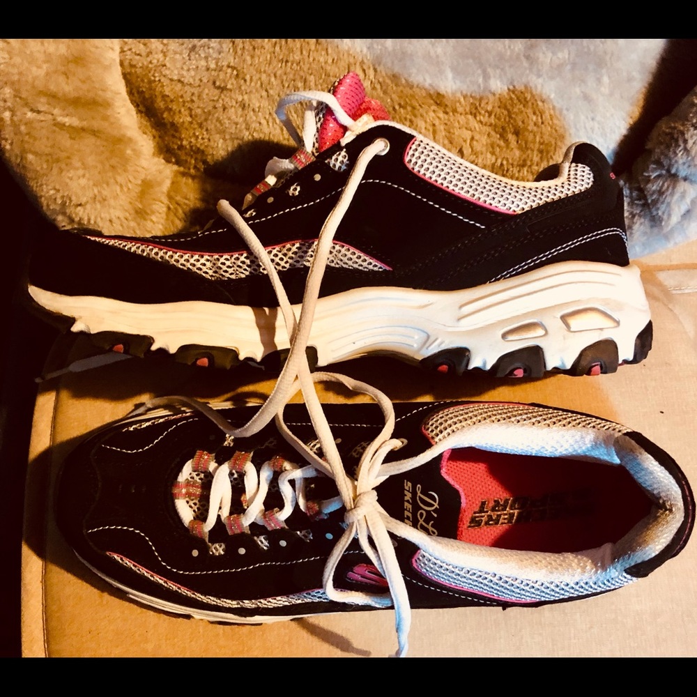 Sketchers sneakers